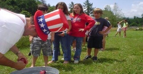 july4_RoyKregePreparingAppleDunking