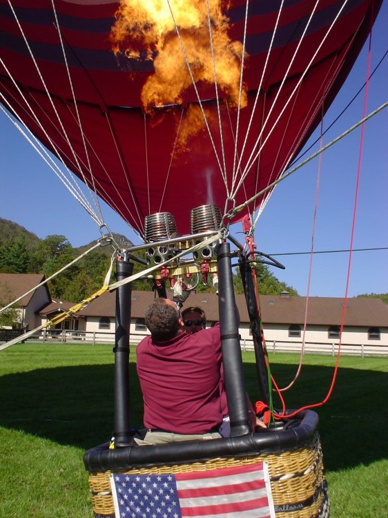 hotAirBaloonWithDriverAndLotsOfFire_750